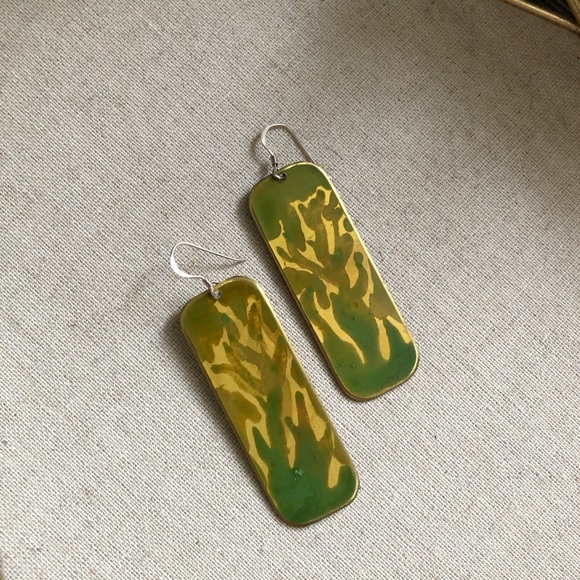 ✨3/$30 Painted gold rectangular earrings - Picture 1 of 4